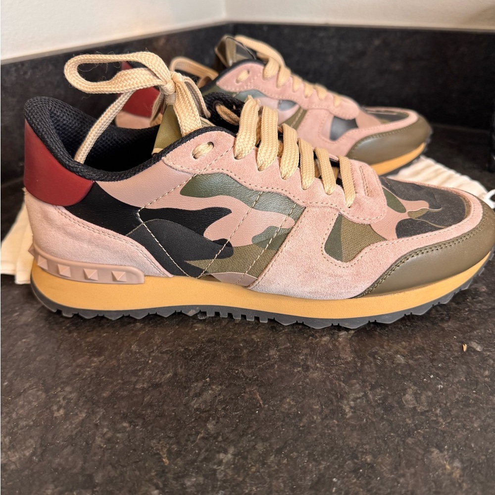 Valentino Garavani Rockrunner Sneakers - Picture 4 of 14